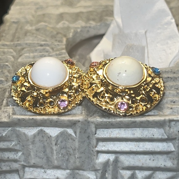 Pearls & Rhinestones Clip Earrings Gold Tone Round Domed Buttons Red Green Blue - Picture 8 of 10